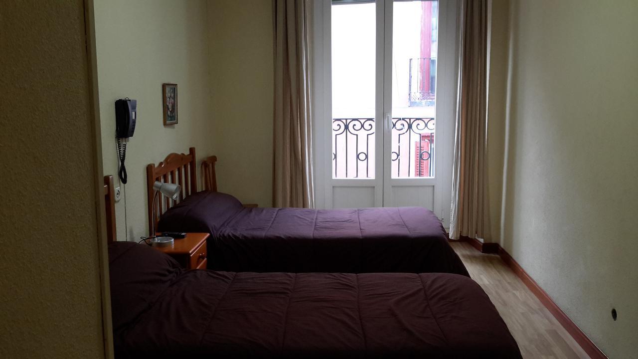 Hostal Rio Parana Madrid Extérieur photo