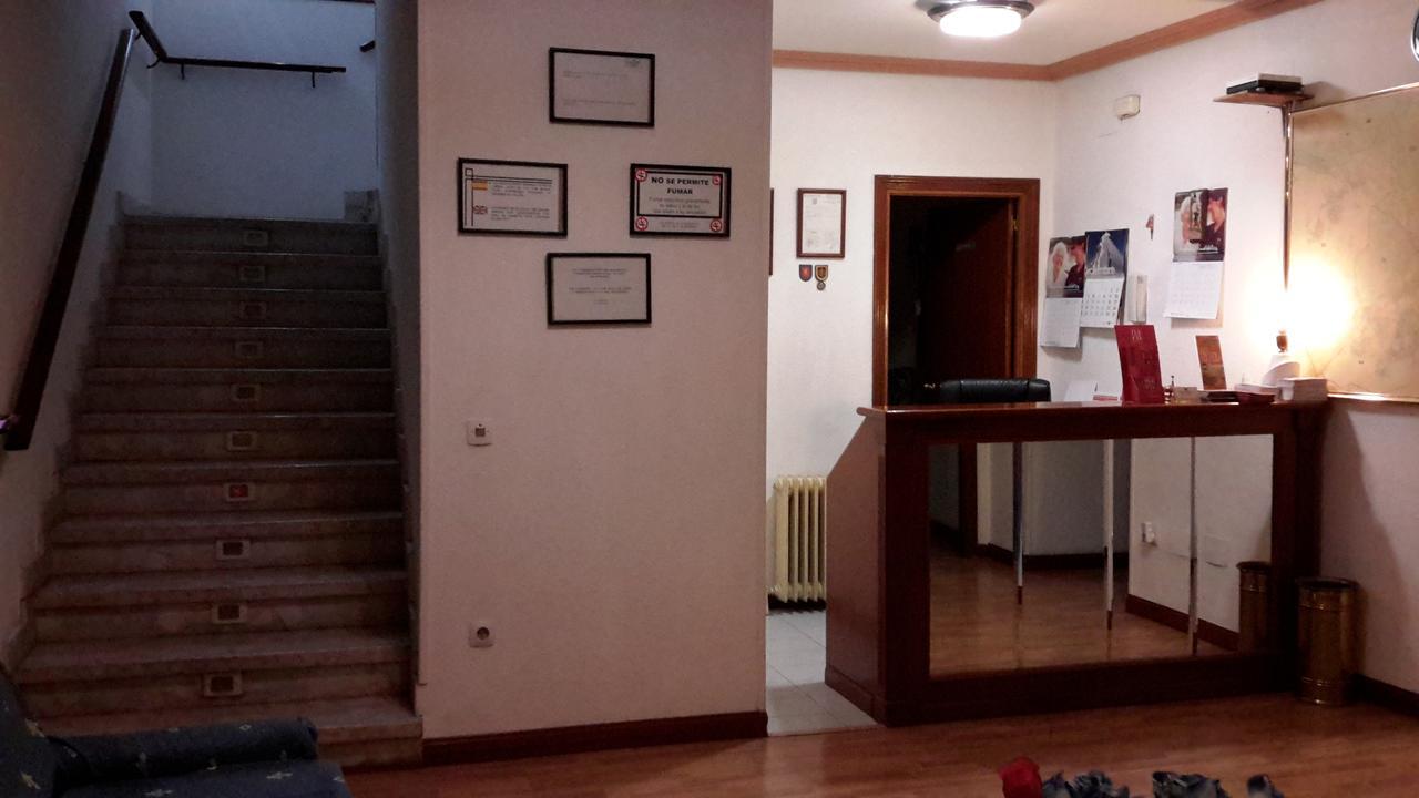 Hostal Rio Parana Madrid Extérieur photo