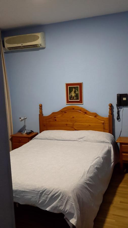 Hostal Rio Parana Madrid Extérieur photo