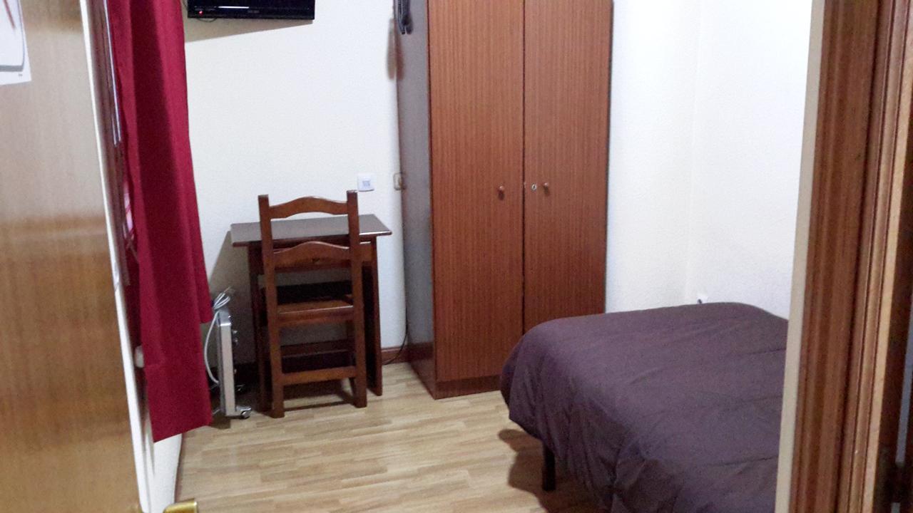 Hostal Rio Parana Madrid Extérieur photo