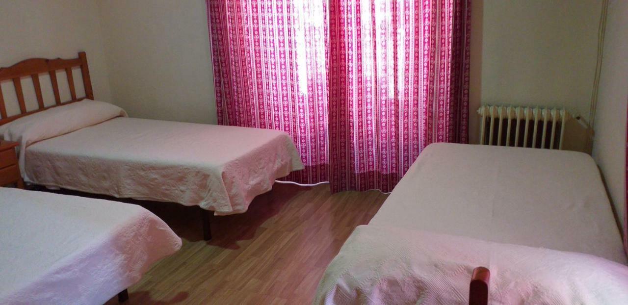Hostal Rio Parana Madrid Extérieur photo
