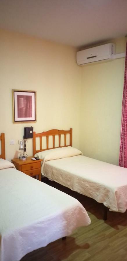 Hostal Rio Parana Madrid Extérieur photo