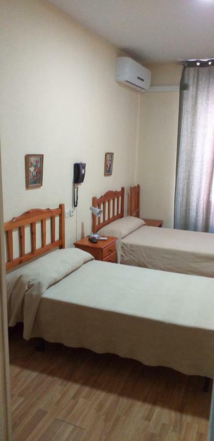 Hostal Rio Parana Madrid Extérieur photo