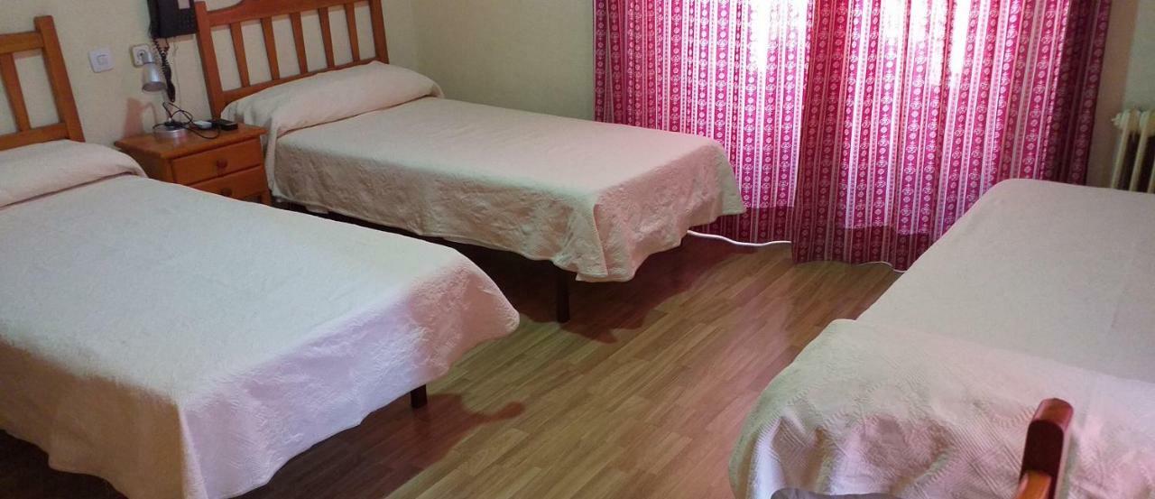 Hostal Rio Parana Madrid Extérieur photo