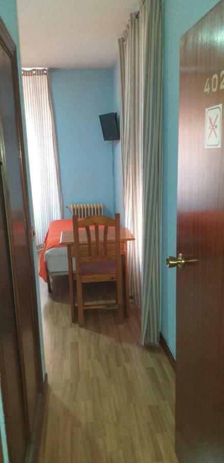 Hostal Rio Parana Madrid Extérieur photo