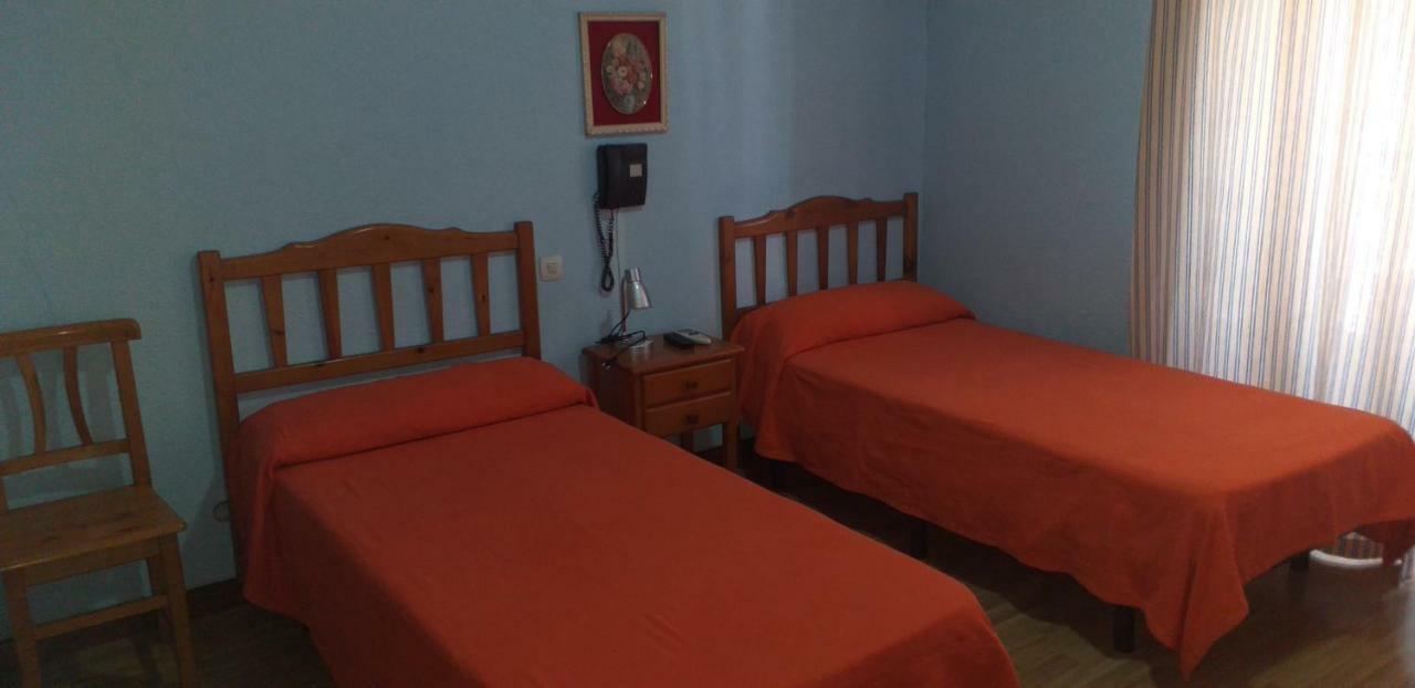 Hostal Rio Parana Madrid Extérieur photo